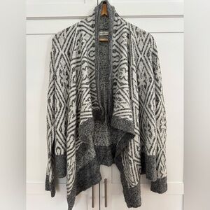Abercrombie & Fitch gray and white Knit cardigan Sweater size M/L